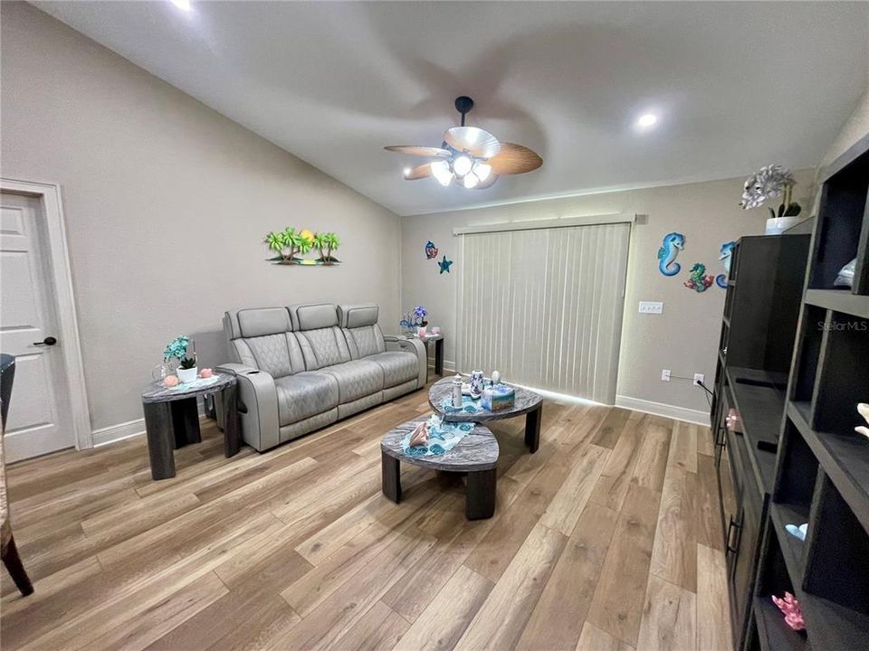 For Sale: $315,000 (3 beds, 2 baths, 1934 Square Feet)