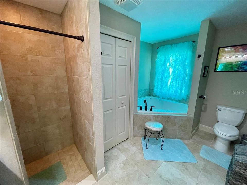 For Sale: $315,000 (3 beds, 2 baths, 1934 Square Feet)