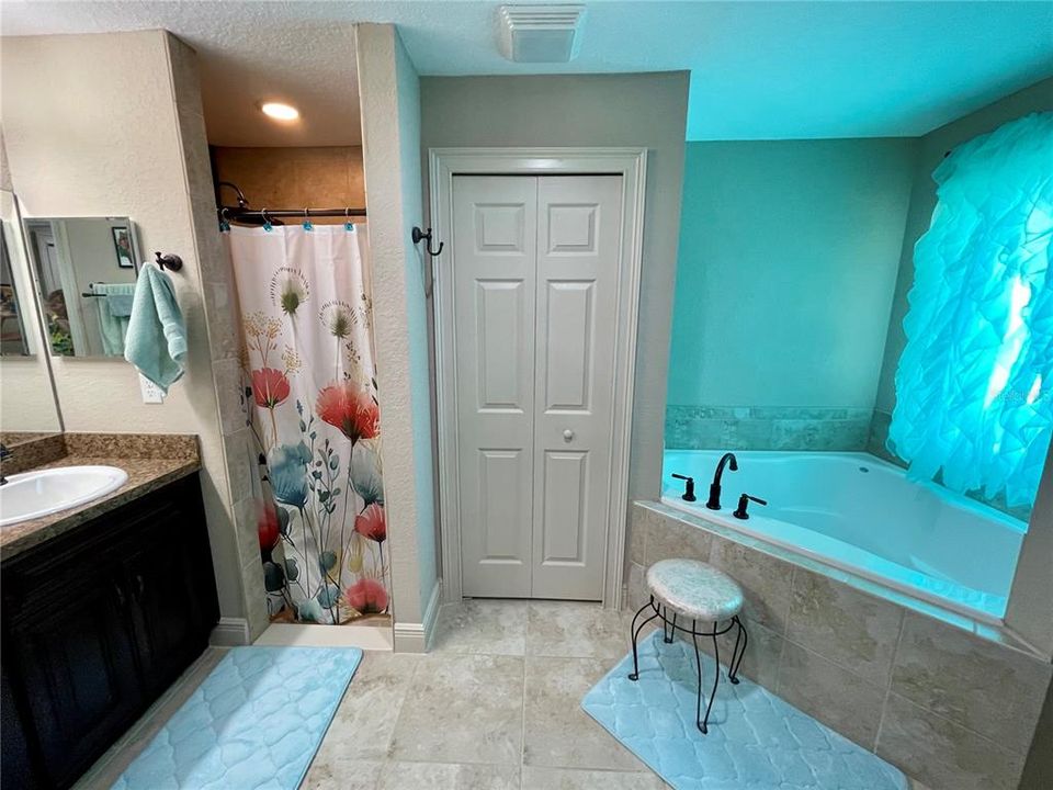 For Sale: $315,000 (3 beds, 2 baths, 1934 Square Feet)