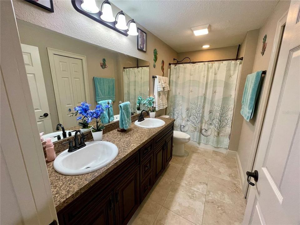 For Sale: $315,000 (3 beds, 2 baths, 1934 Square Feet)