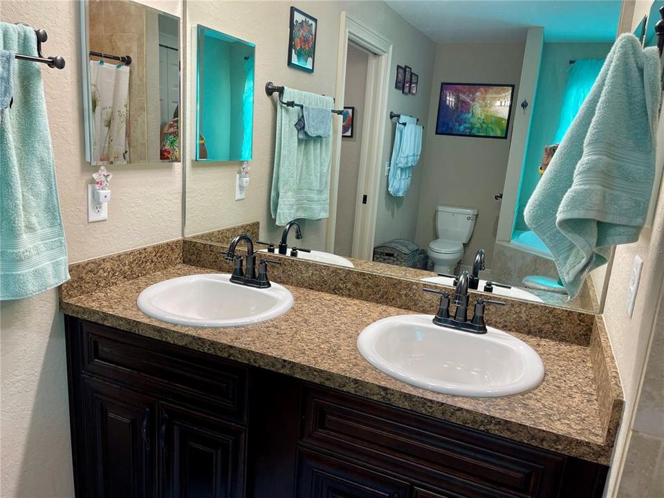 For Sale: $315,000 (3 beds, 2 baths, 1934 Square Feet)