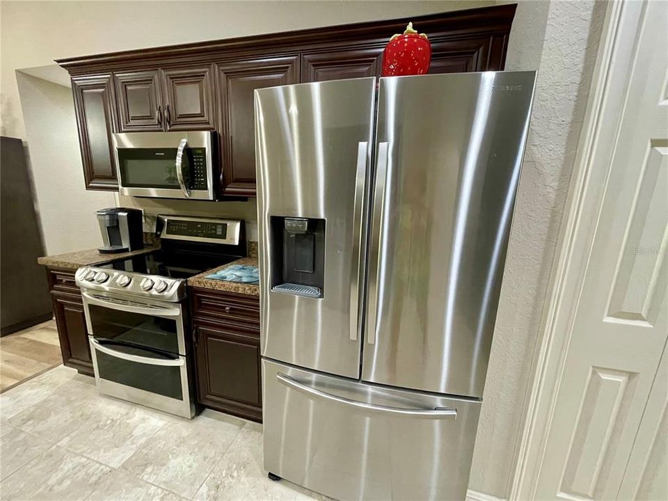 For Sale: $315,000 (3 beds, 2 baths, 1934 Square Feet)