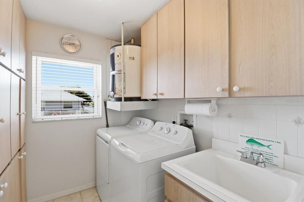 For Sale: $925,000 (3 beds, 2 baths, 1200 Square Feet)