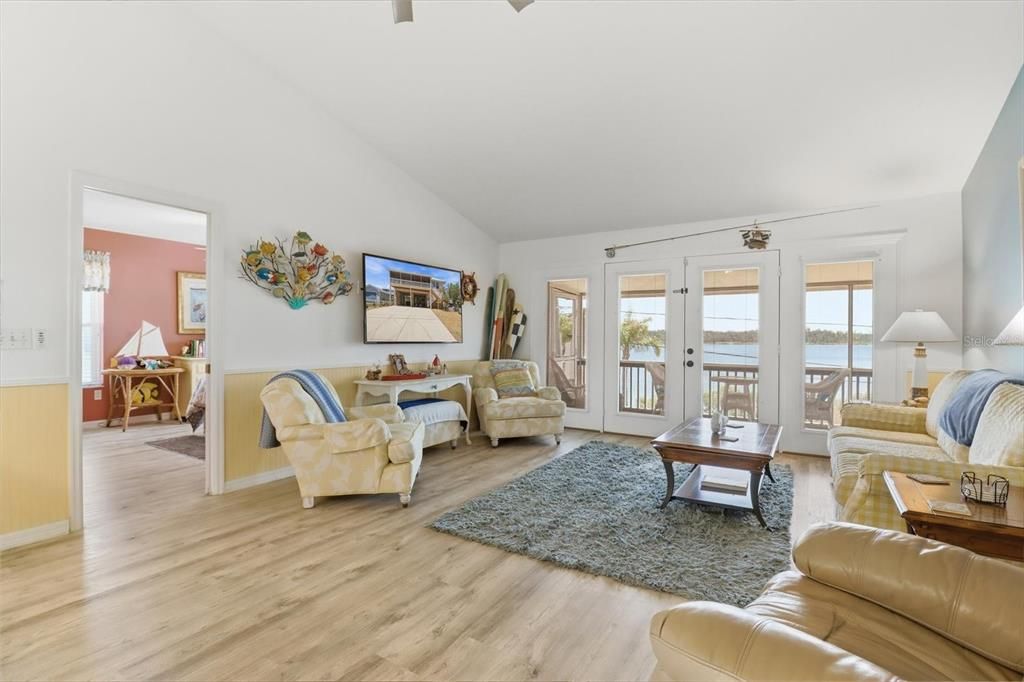 For Sale: $925,000 (3 beds, 2 baths, 1200 Square Feet)
