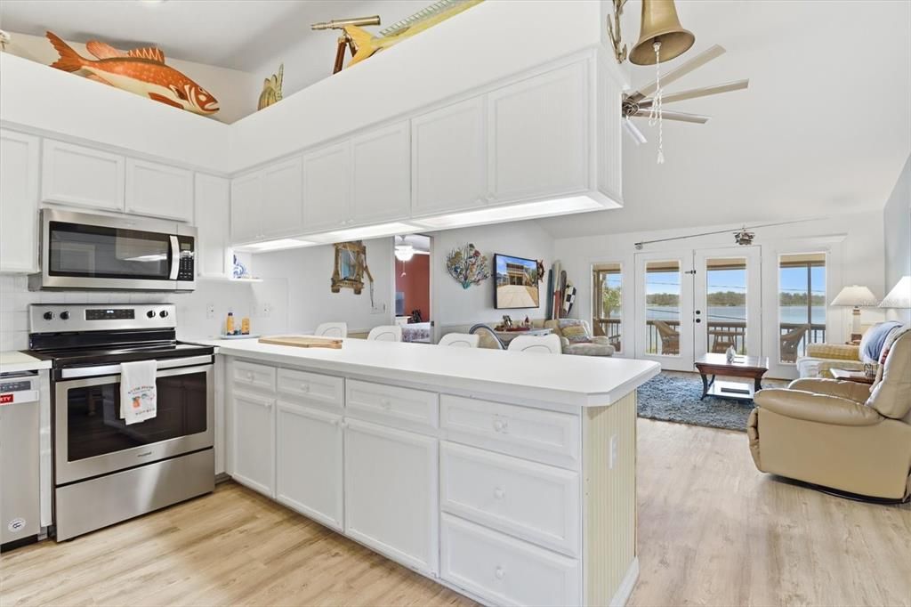 For Sale: $925,000 (3 beds, 2 baths, 1200 Square Feet)