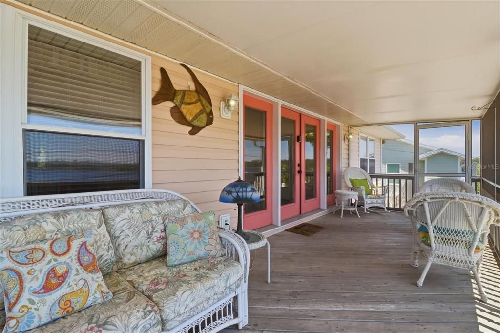 For Sale: $925,000 (3 beds, 2 baths, 1200 Square Feet)