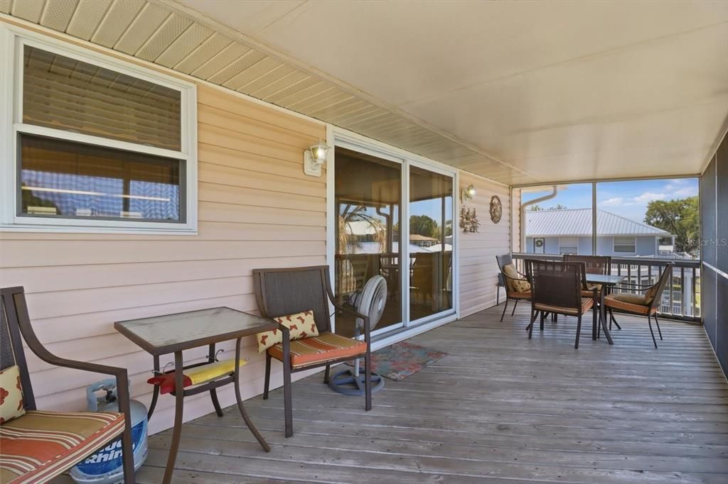 For Sale: $925,000 (3 beds, 2 baths, 1200 Square Feet)