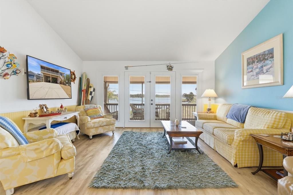 For Sale: $925,000 (3 beds, 2 baths, 1200 Square Feet)