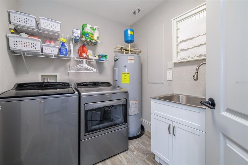 For Sale: $1,574,000 (4 beds, 3 baths, 2620 Square Feet)
