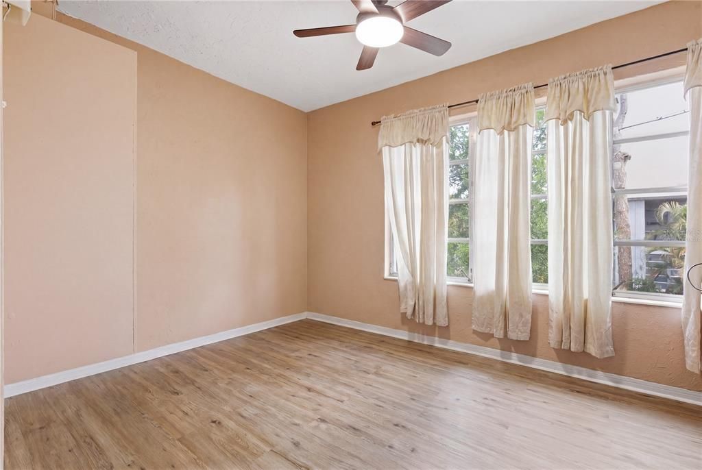 For Sale: $80,000 (1 beds, 1 baths, 595 Square Feet)