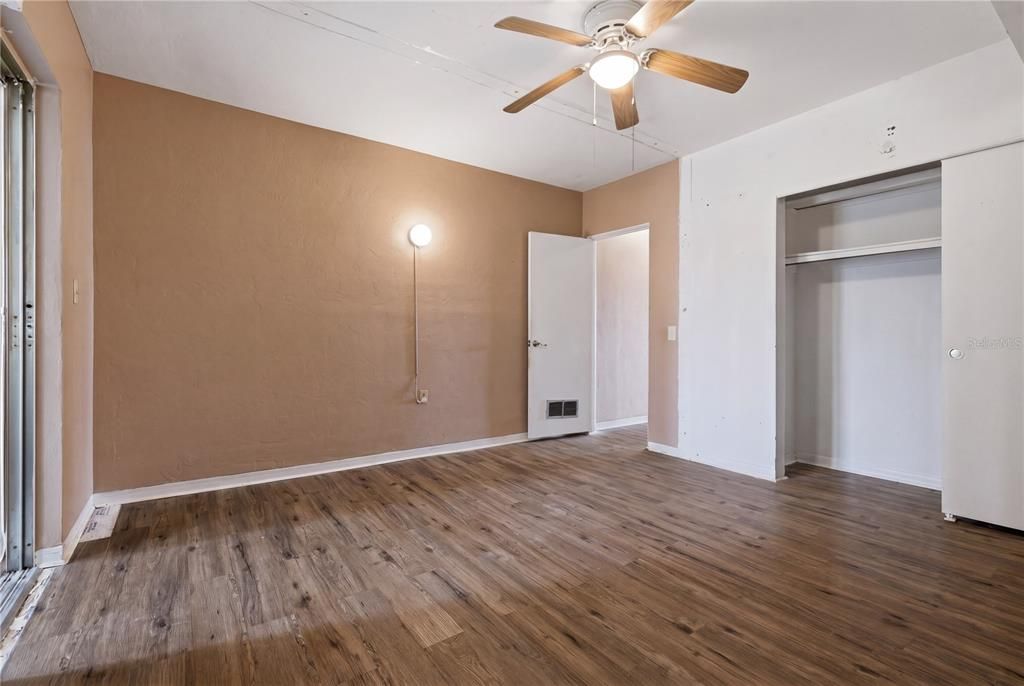 For Sale: $80,000 (1 beds, 1 baths, 595 Square Feet)