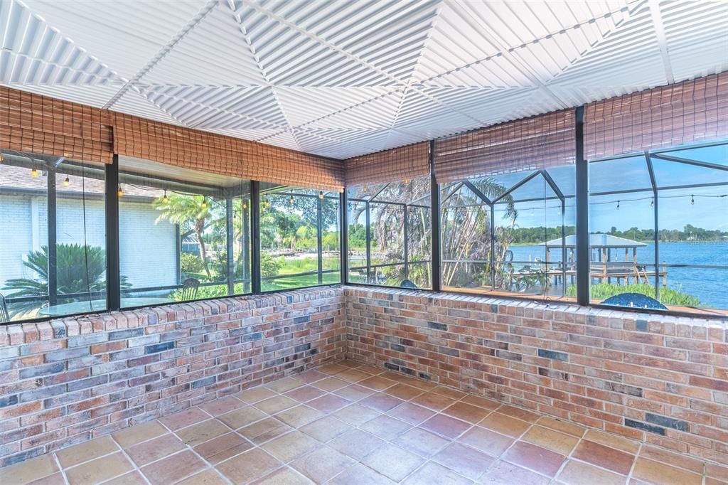 For Sale: $425,000 (4 beds, 2 baths, 2000 Square Feet)