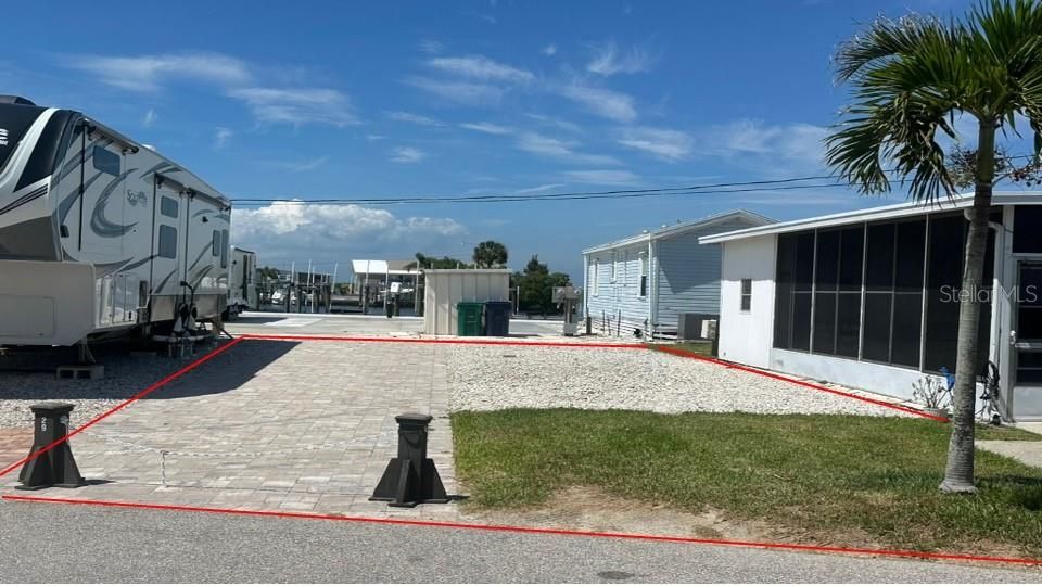 На продажу: $64,000 (0.04 acres)