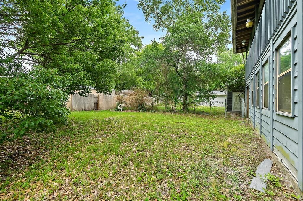 Activo con contrato: $249,000 (4 camas, 2 baños, 2700 Pies cuadrados)