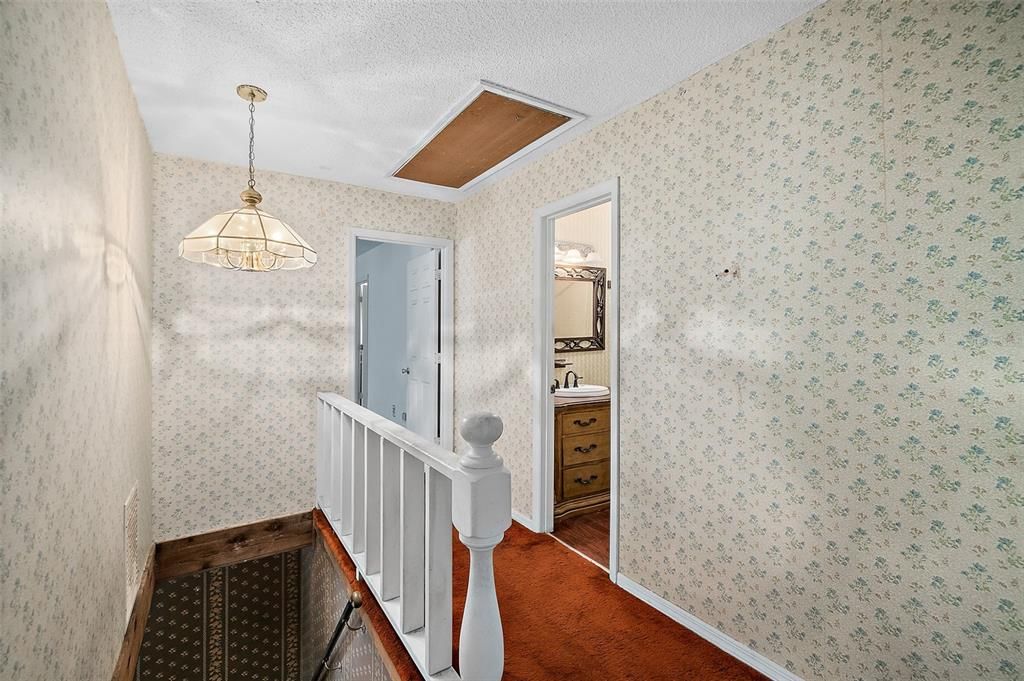 Activo con contrato: $249,000 (4 camas, 2 baños, 2700 Pies cuadrados)