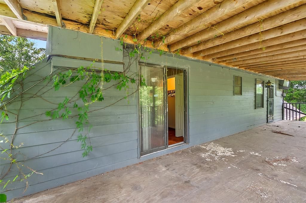 Activo con contrato: $249,000 (4 camas, 2 baños, 2700 Pies cuadrados)