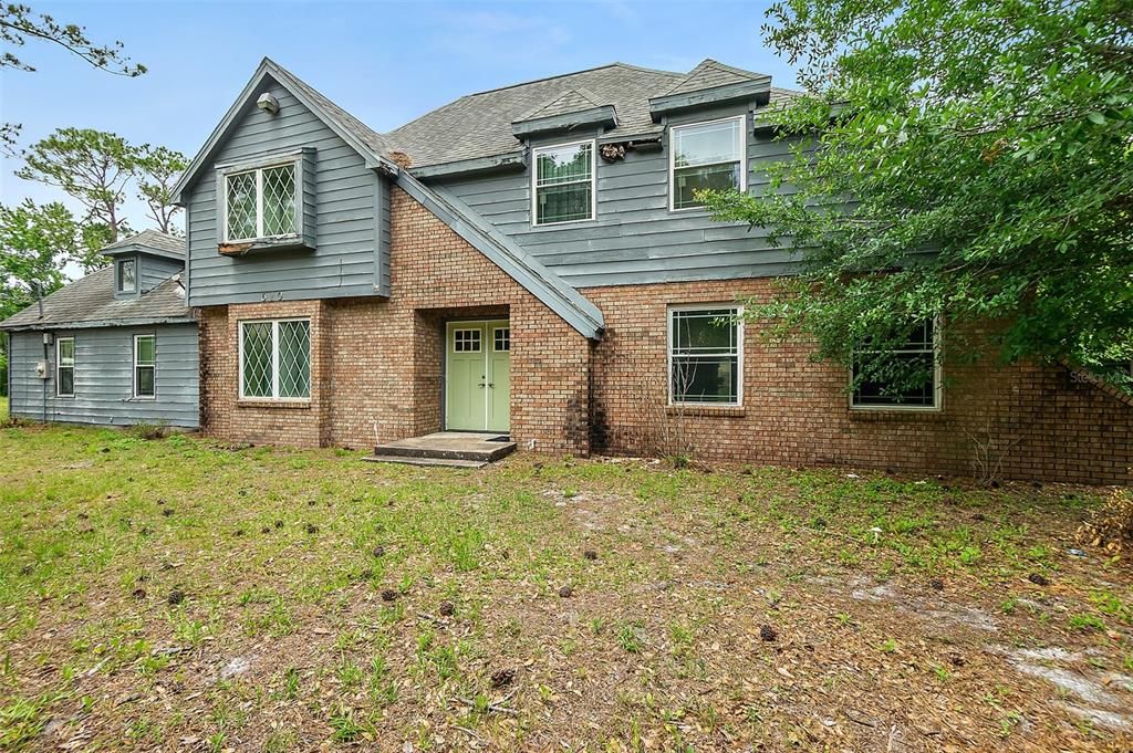 Activo con contrato: $249,000 (4 camas, 2 baños, 2700 Pies cuadrados)