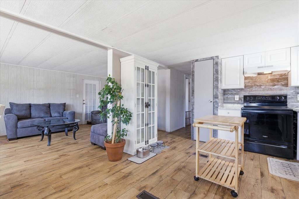 На продажу: $155,000 (2 спален, 2 ванн, 920 Квадратных фут)