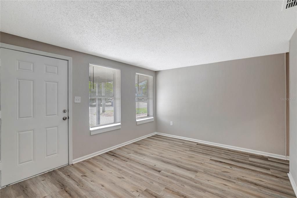 Activo con contrato: $249,900 (3 camas, 1 baños, 851 Pies cuadrados)