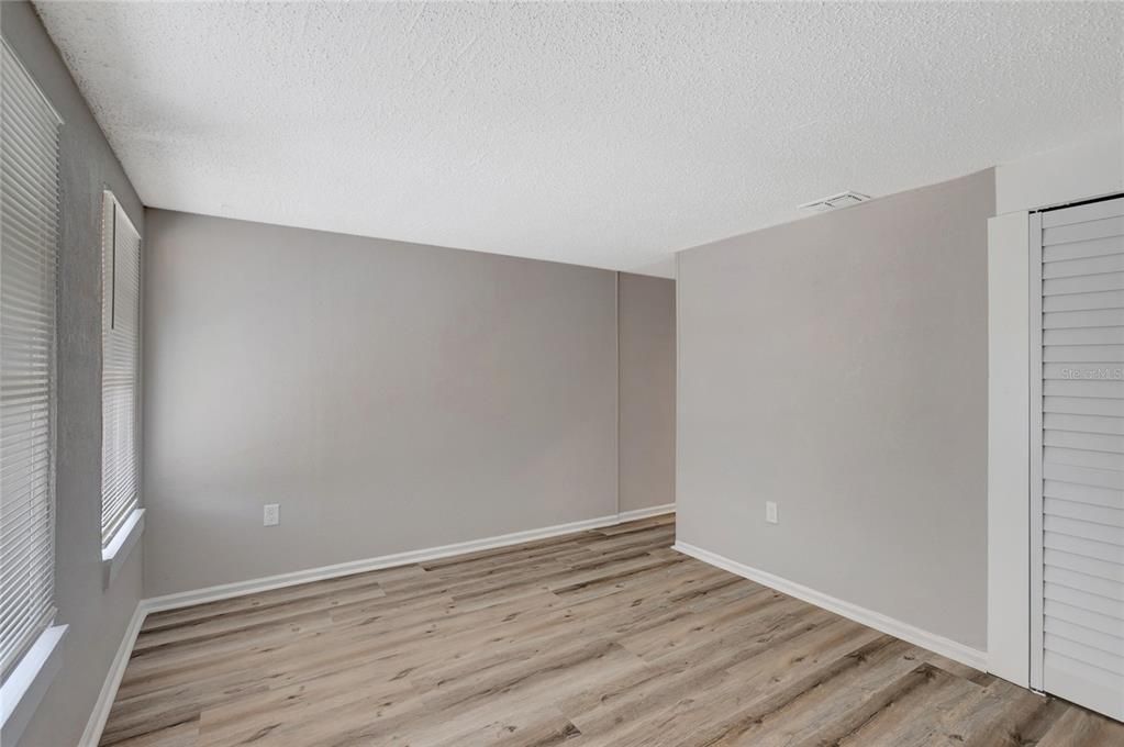 Activo con contrato: $249,900 (3 camas, 1 baños, 851 Pies cuadrados)