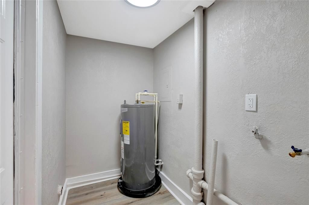 Activo con contrato: $249,900 (3 camas, 1 baños, 851 Pies cuadrados)