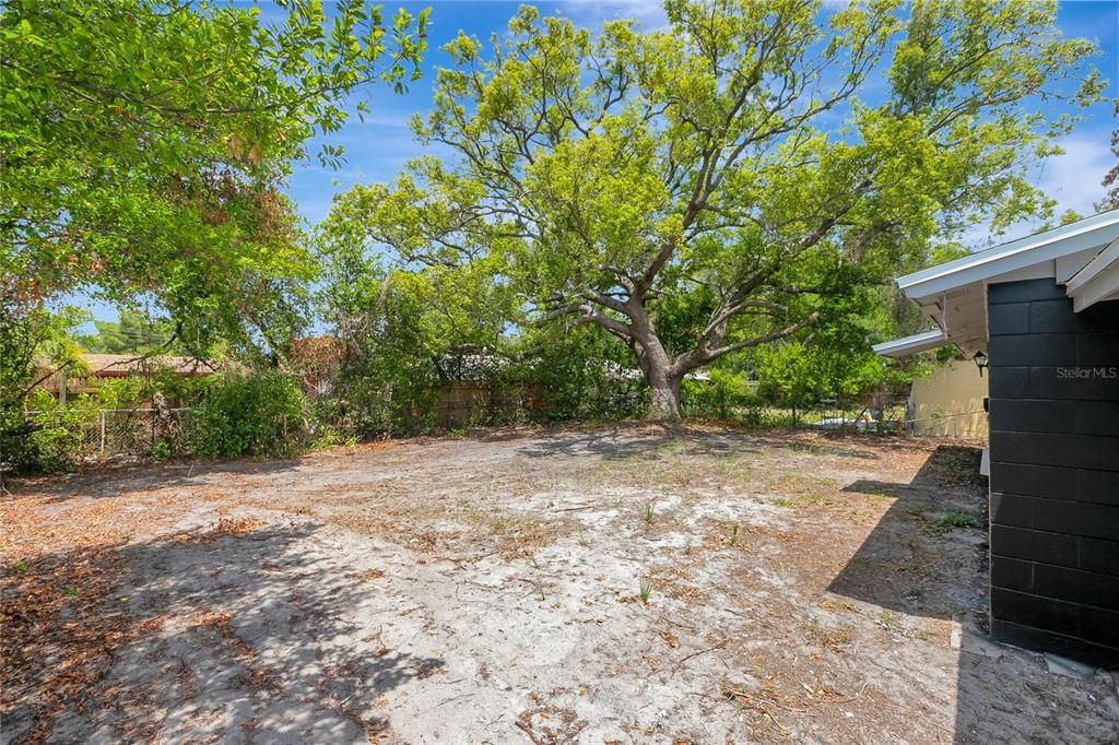 Activo con contrato: $249,900 (3 camas, 1 baños, 851 Pies cuadrados)