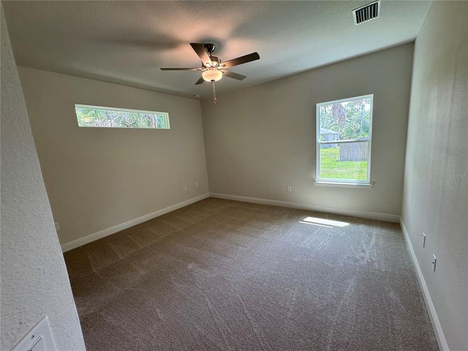 En Venta: $359,900 (4 camas, 2 baños, 1859 Pies cuadrados)