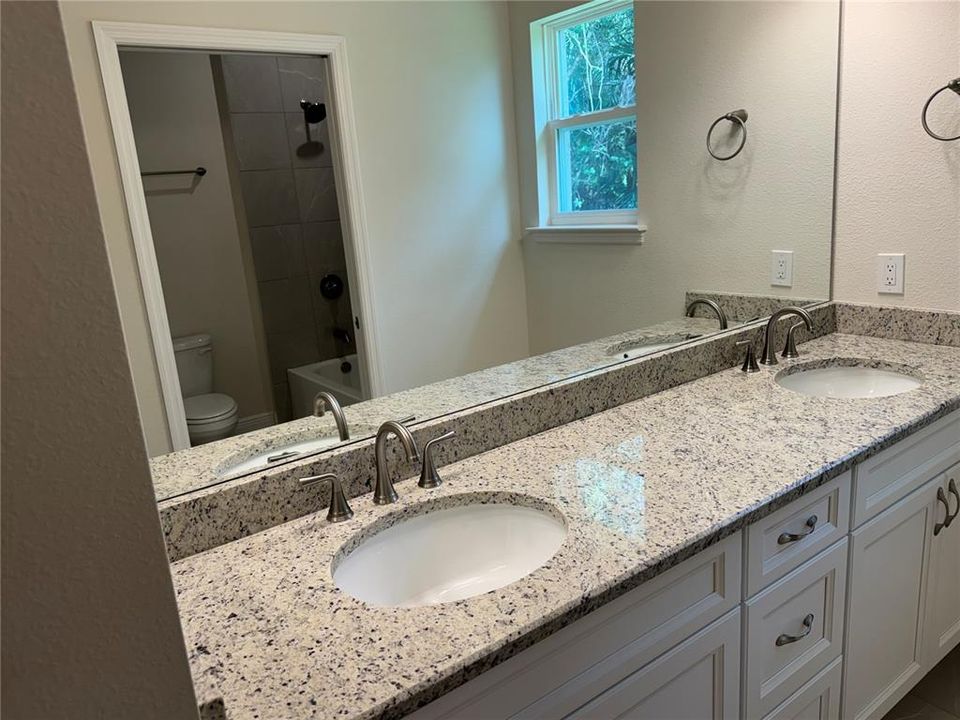 En Venta: $359,900 (4 camas, 2 baños, 1859 Pies cuadrados)