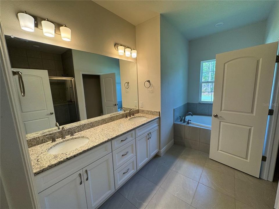 En Venta: $359,900 (4 camas, 2 baños, 1859 Pies cuadrados)