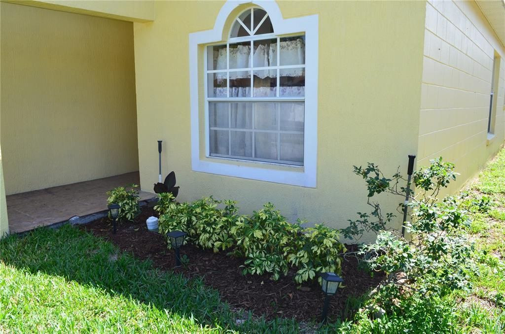 Activo con contrato: $325,000 (3 camas, 2 baños, 1233 Pies cuadrados)