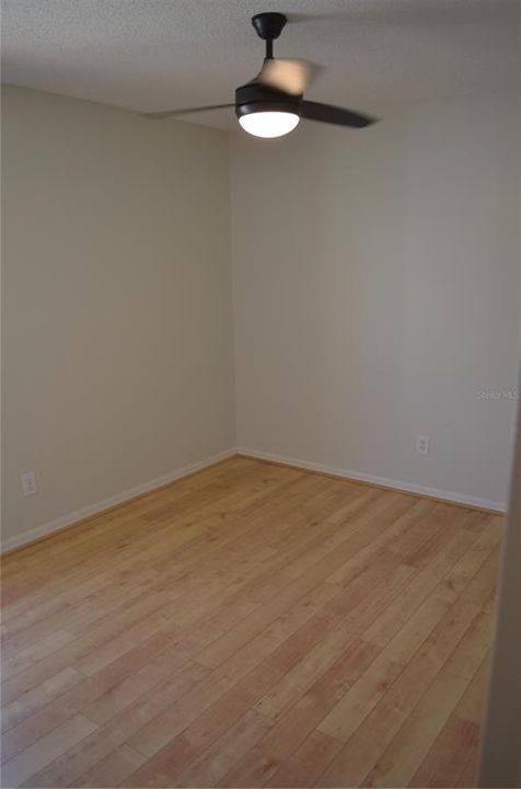 Activo con contrato: $325,000 (3 camas, 2 baños, 1233 Pies cuadrados)