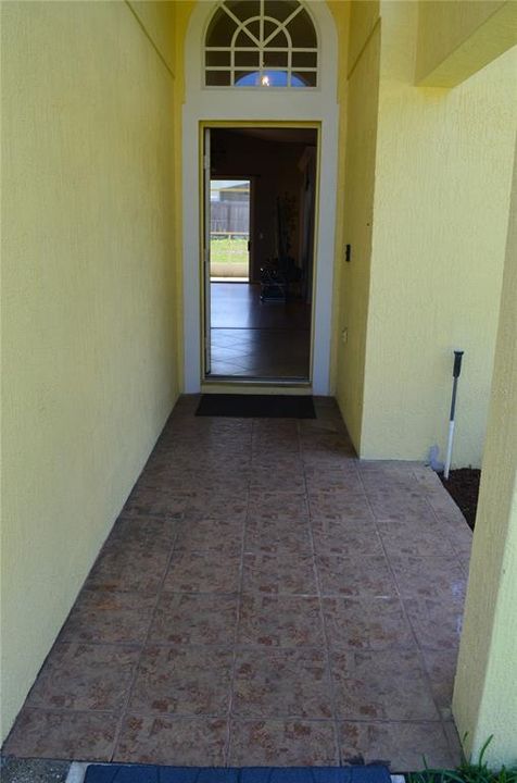 Activo con contrato: $325,000 (3 camas, 2 baños, 1233 Pies cuadrados)