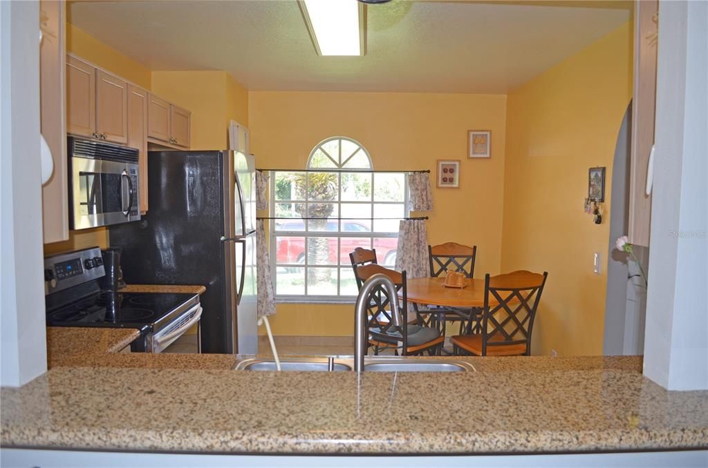 Activo con contrato: $325,000 (3 camas, 2 baños, 1233 Pies cuadrados)