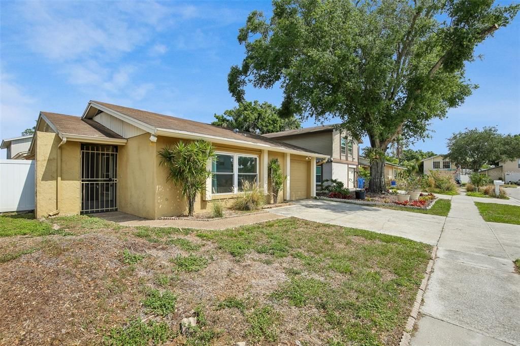 Activo con contrato: $315,000 (3 camas, 2 baños, 1173 Pies cuadrados)