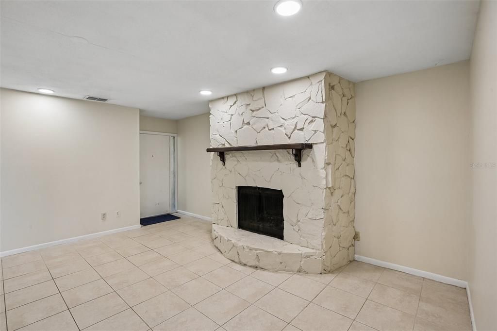 Activo con contrato: $315,000 (3 camas, 2 baños, 1173 Pies cuadrados)