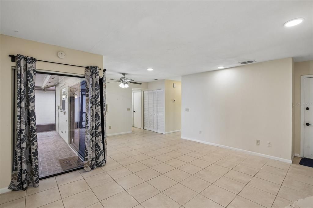 Activo con contrato: $315,000 (3 camas, 2 baños, 1173 Pies cuadrados)