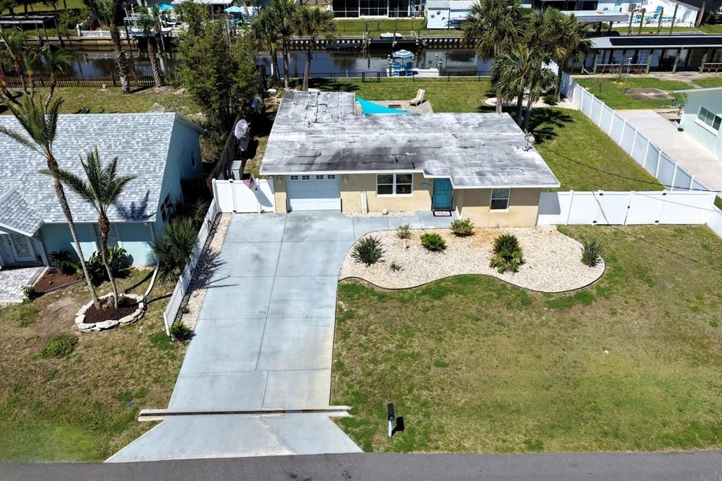 For Sale: $550,000 (3 beds, 2 baths, 900 Square Feet)