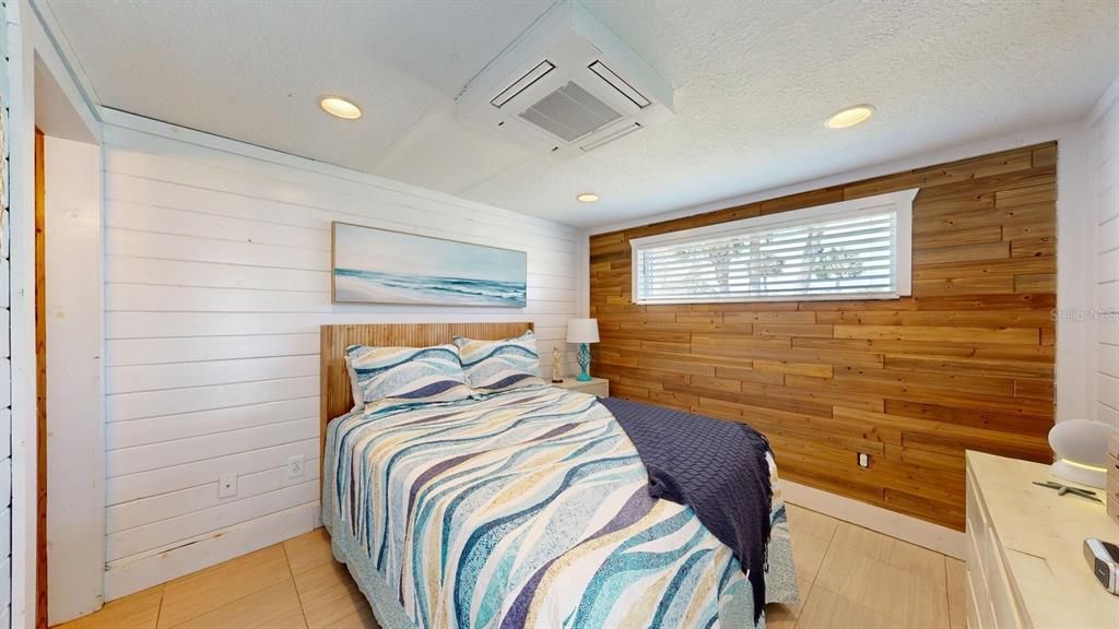 For Sale: $550,000 (3 beds, 2 baths, 900 Square Feet)