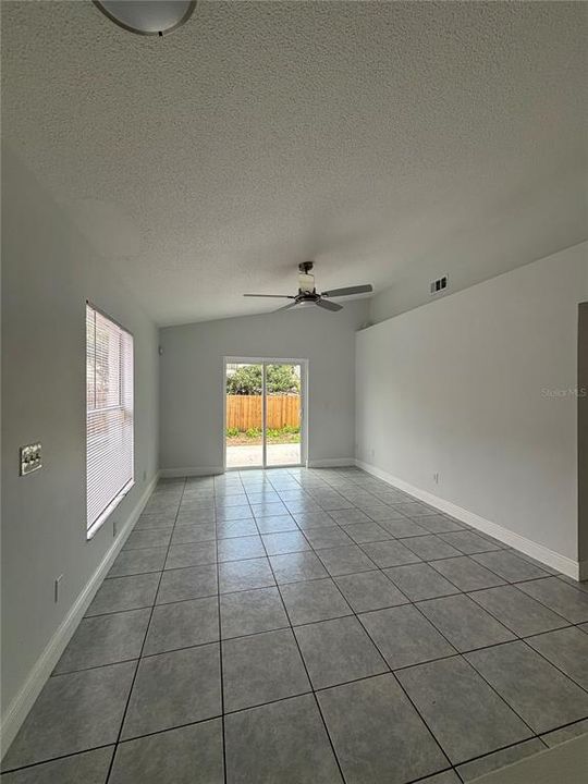 For Rent: $2,150 (3 beds, 2 baths, 1016 Square Feet)
