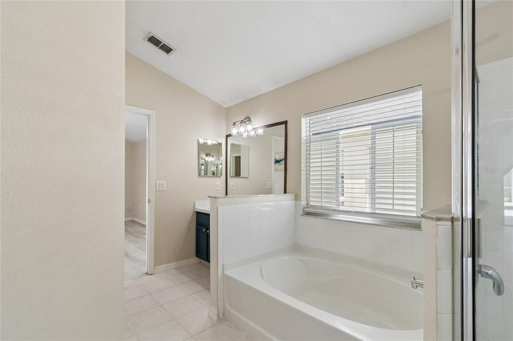 Activo con contrato: $404,999 (3 camas, 2 baños, 1640 Pies cuadrados)