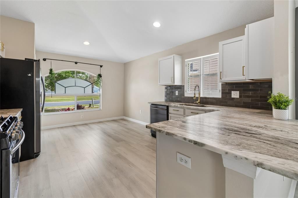 Activo con contrato: $404,999 (3 camas, 2 baños, 1640 Pies cuadrados)