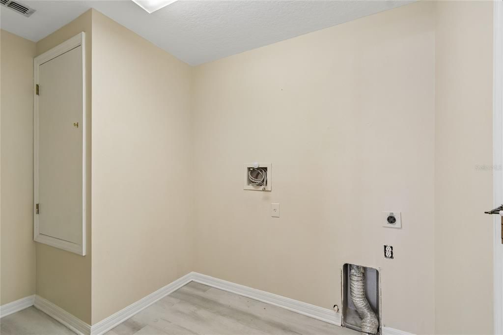 Activo con contrato: $404,999 (3 camas, 2 baños, 1640 Pies cuadrados)