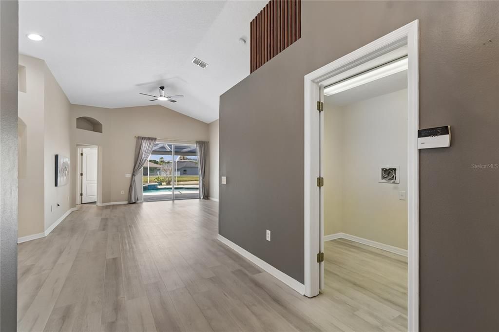 Activo con contrato: $404,999 (3 camas, 2 baños, 1640 Pies cuadrados)