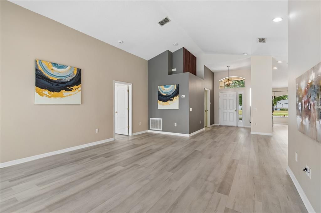 Activo con contrato: $404,999 (3 camas, 2 baños, 1640 Pies cuadrados)