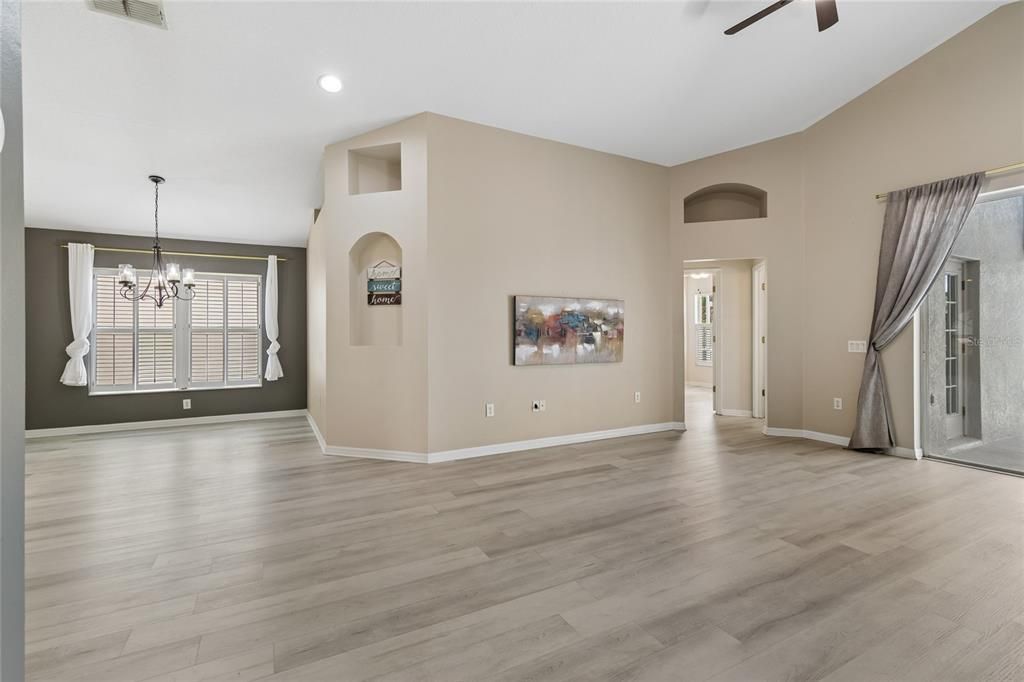 Activo con contrato: $404,999 (3 camas, 2 baños, 1640 Pies cuadrados)
