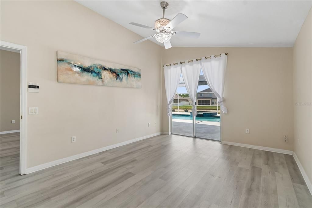 Activo con contrato: $404,999 (3 camas, 2 baños, 1640 Pies cuadrados)
