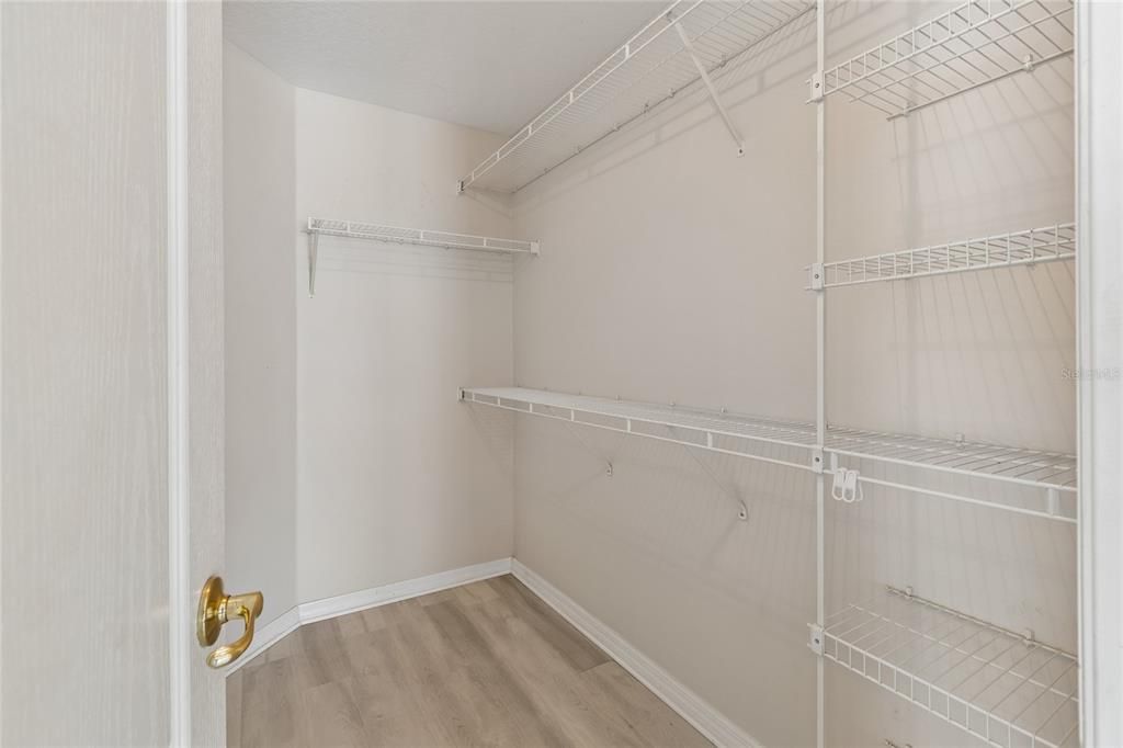 Activo con contrato: $404,999 (3 camas, 2 baños, 1640 Pies cuadrados)