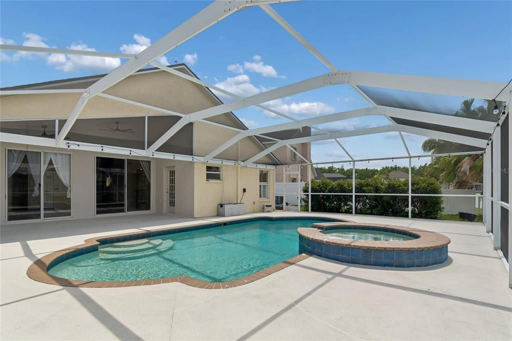 Activo con contrato: $404,999 (3 camas, 2 baños, 1640 Pies cuadrados)