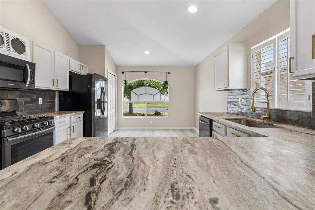 Activo con contrato: $404,999 (3 camas, 2 baños, 1640 Pies cuadrados)