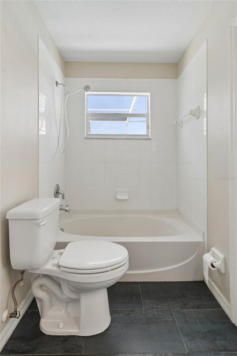 Activo con contrato: $404,999 (3 camas, 2 baños, 1640 Pies cuadrados)